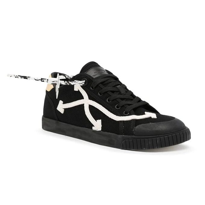 Arrows Low-Top Sneaker “Black White”