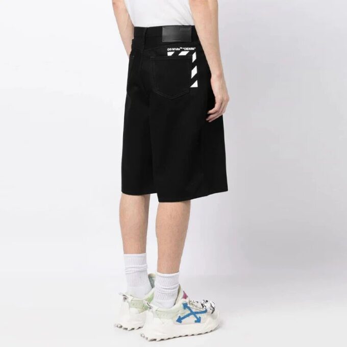Logo-Print Knee-Length Shorts “Black”