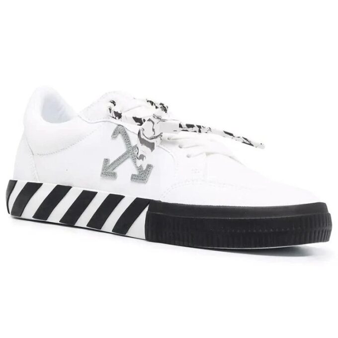 Low Vulcanised Arrows Sneakers White/Black