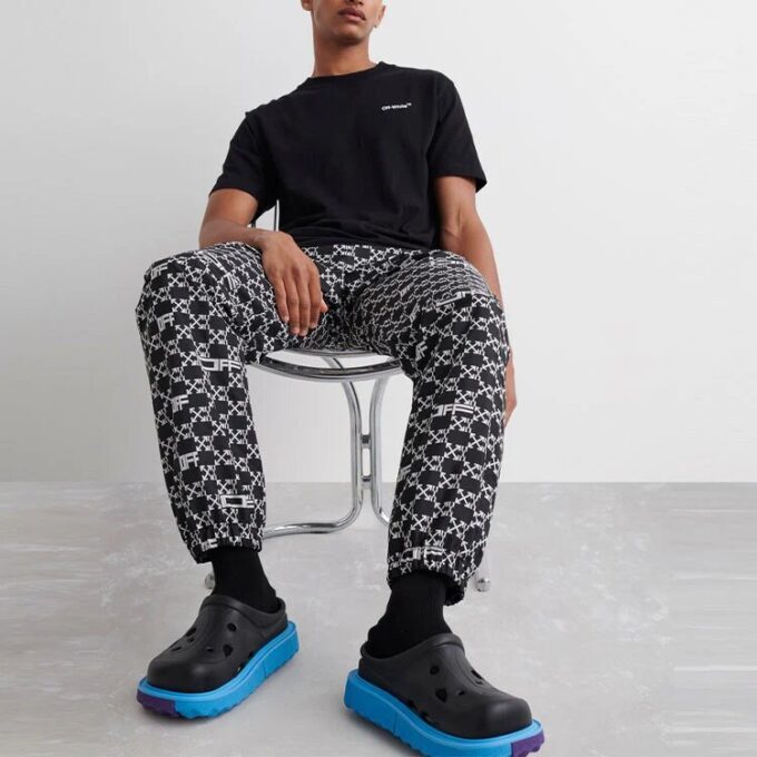 Off-White Men’ s SS22 Full Print Arrow Pattern Alphabet Sports Pants/Trousers/Joggers Black