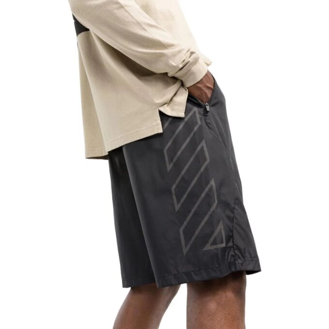 Slide-Buckled Bermuda Shorts “Black”