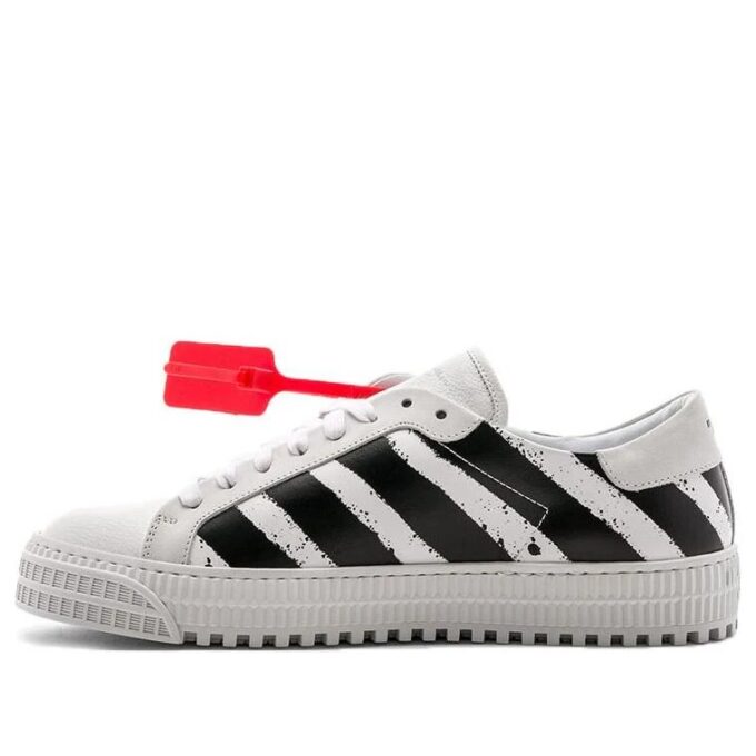 Spray Diagonals “White Black” 2019